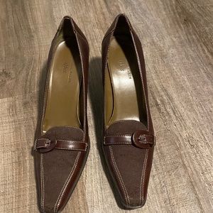 Anne Klein brown pumps